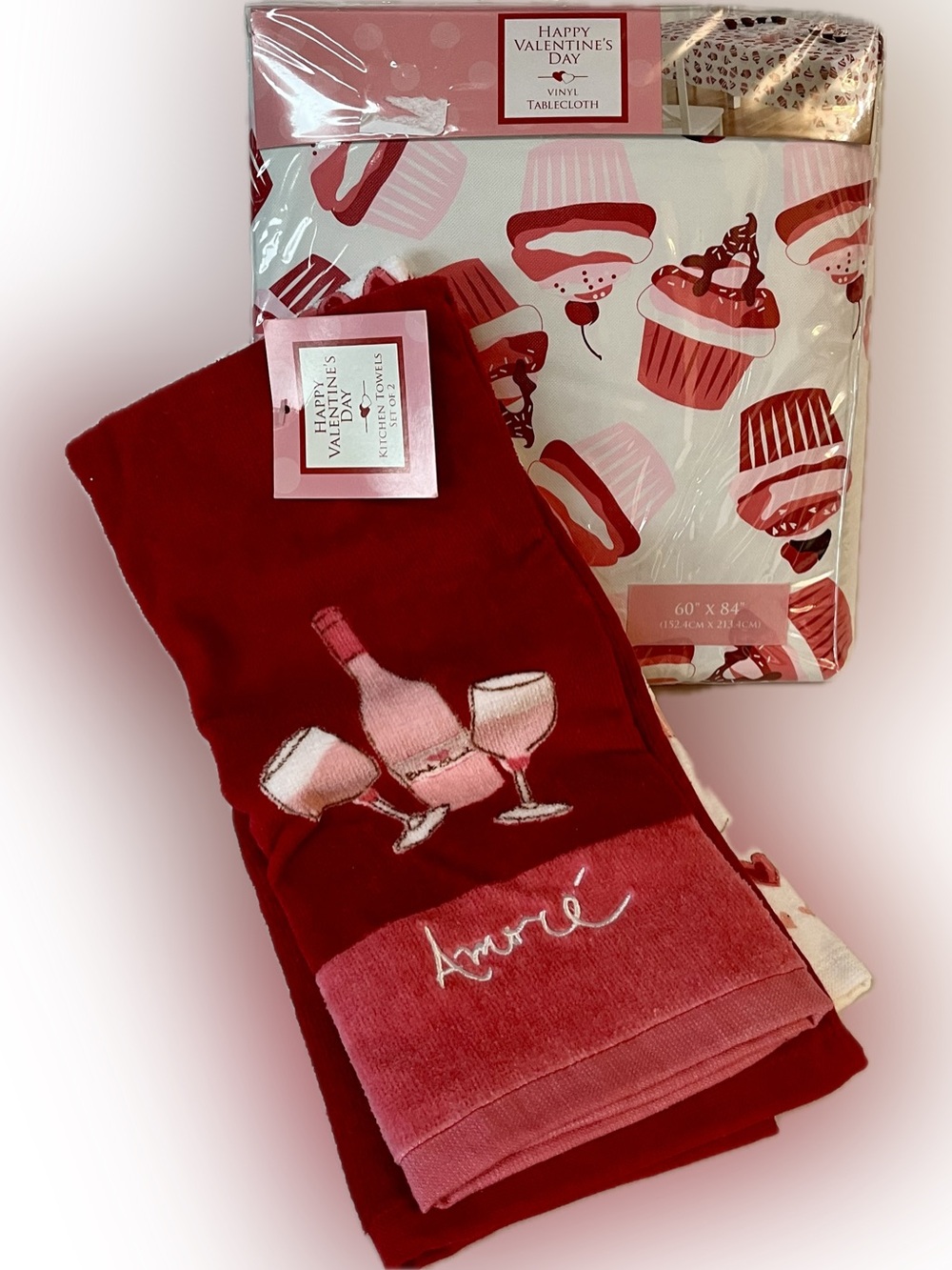 NWT Kohl's Valentine's Day Kitchen Set: 60x84 Cupcake Tablecloth & 2 Wine Towels